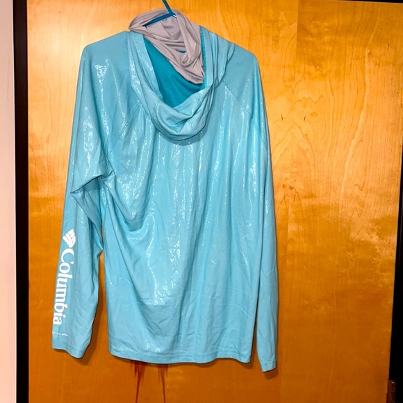 Columbia long sleeve dry fit shirt with neck gaiter and hoodie - Picture 2 of 2
